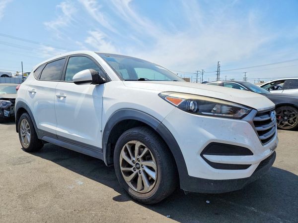 2017 HYUNDAI TUCSON SE (no options)