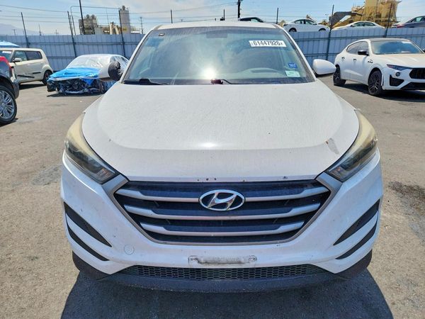 2017 HYUNDAI TUCSON SE (no options)