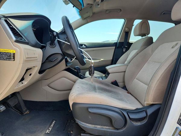 2017 HYUNDAI TUCSON SE (no options)