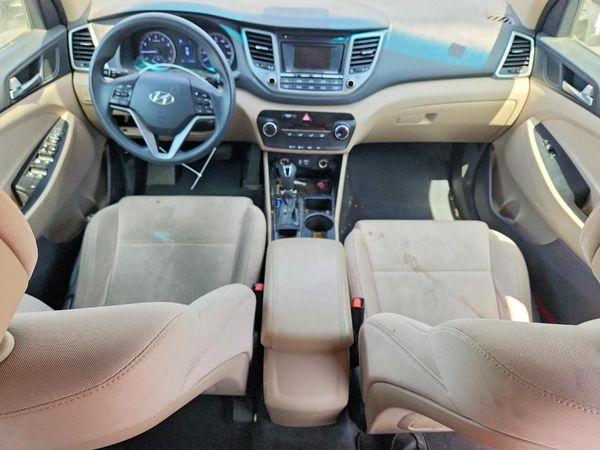 2017 HYUNDAI TUCSON SE (no options)