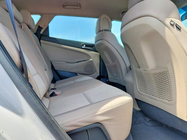 2017 HYUNDAI TUCSON SE (no options)