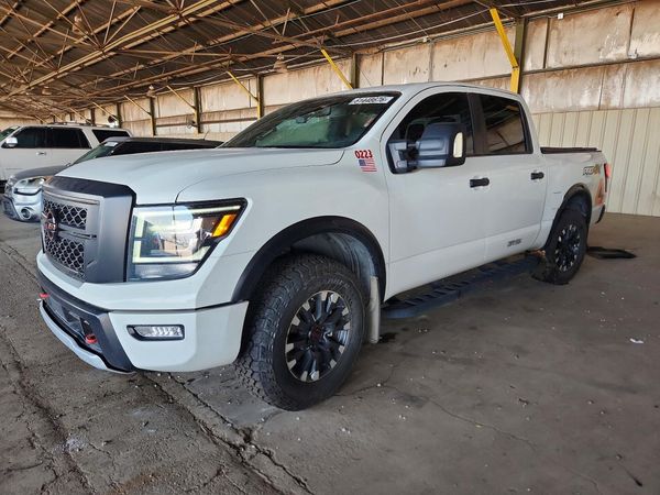 2024 NISSAN TITAN