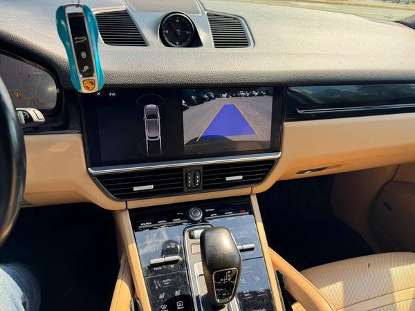 2019 PORSCHE CAYENNE