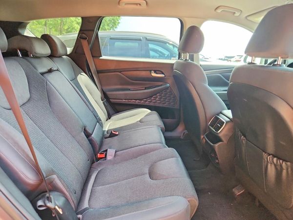 2019 HYUNDAI SANTA FE SE