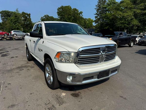 2016 RAM 1500 SLT QUAD CAB 4X4
