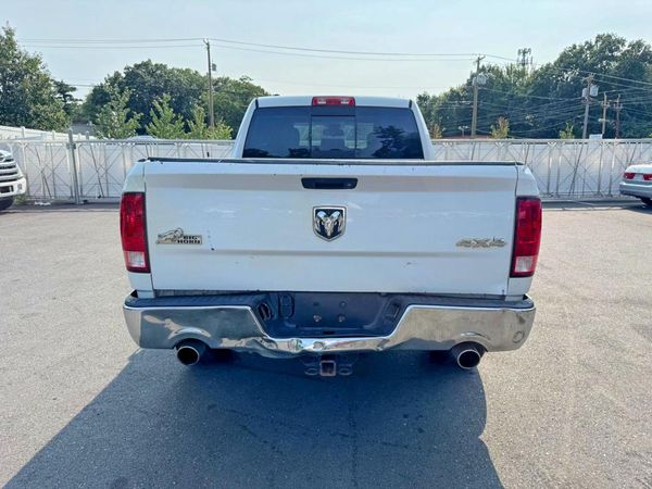 2016 RAM 1500 SLT QUAD CAB 4X4