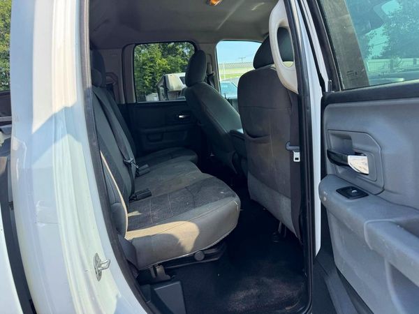 2016 RAM 1500 SLT QUAD CAB 4X4