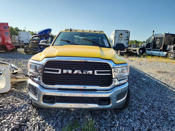 2019 RAM 5500 REG CAB CHASSIS