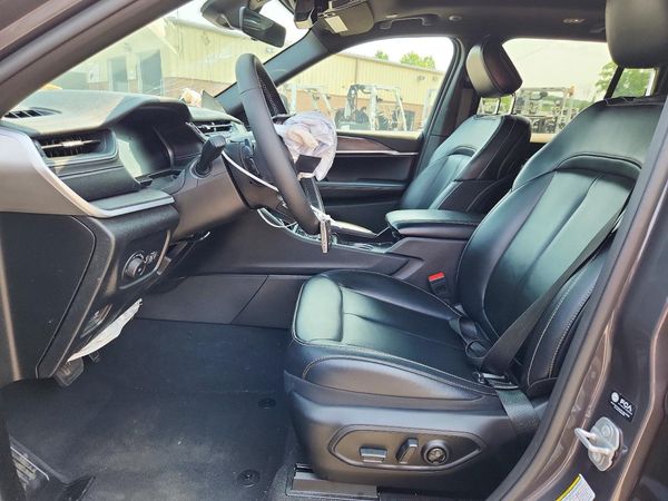 2025 JEEP GRAND CHEROKEE