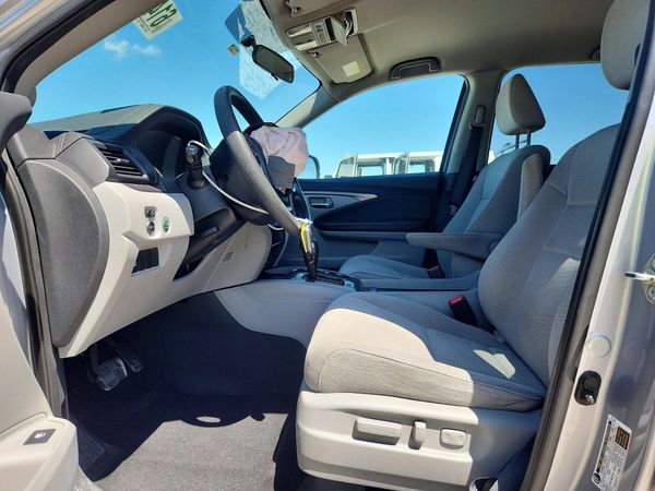 2017 HONDA PILOT EX — DENT