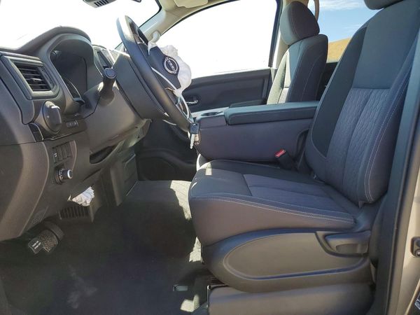 2024 NISSAN TITAN Crew Cab