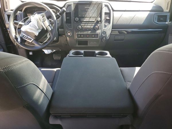 2024 NISSAN TITAN Crew Cab