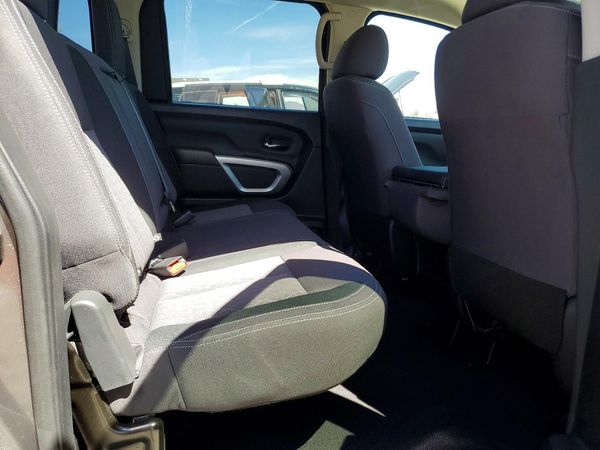 2024 NISSAN TITAN Crew Cab