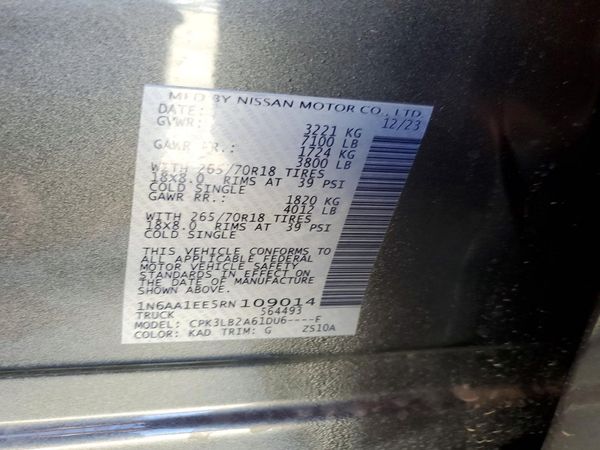 2024 NISSAN TITAN Crew Cab