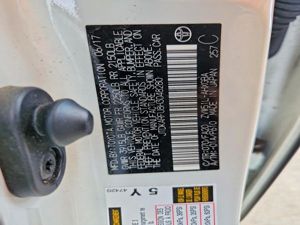 2017 TOYOTA PRIUS