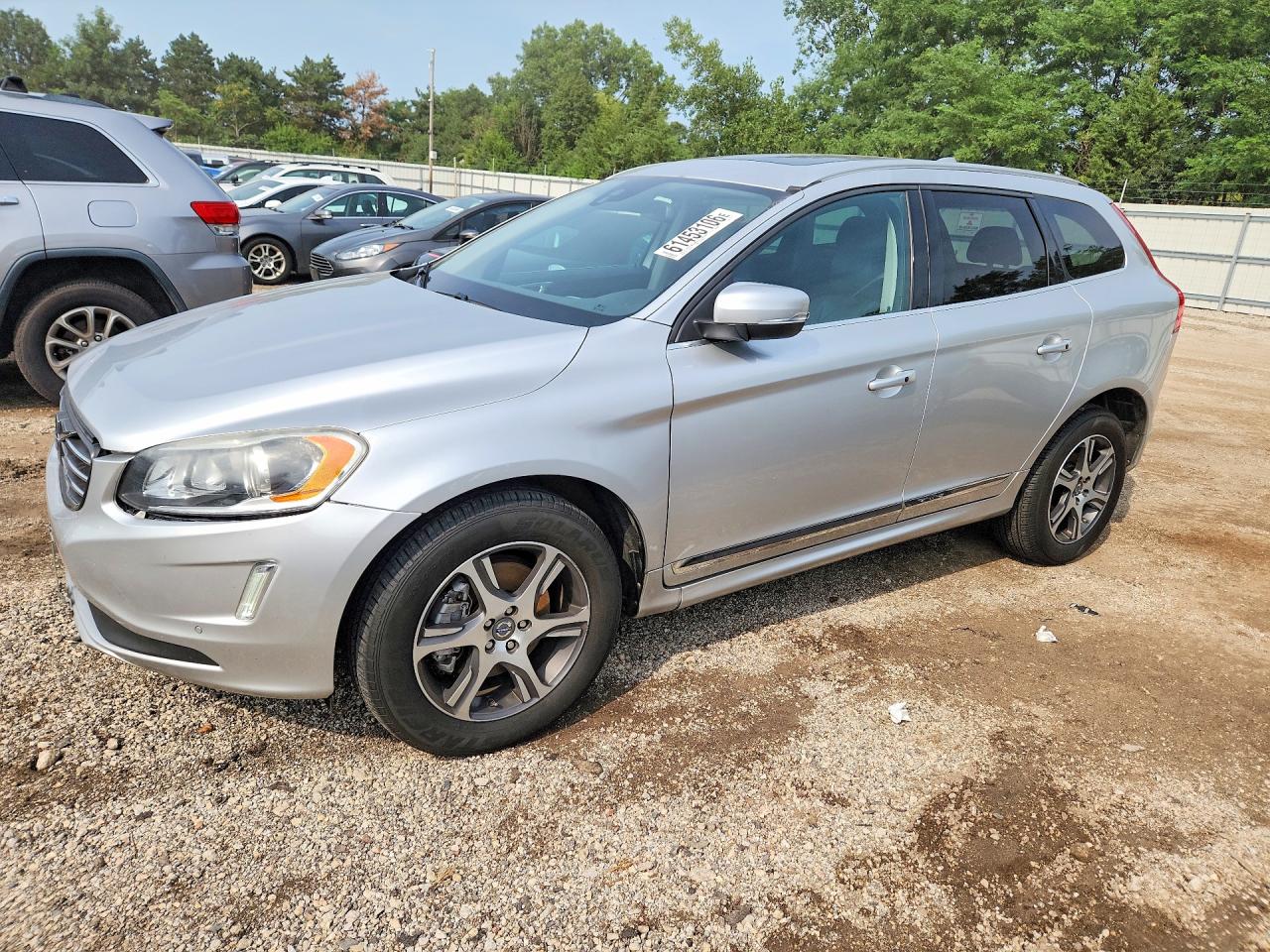 2014 VOLVO XC60 — Front 3/4