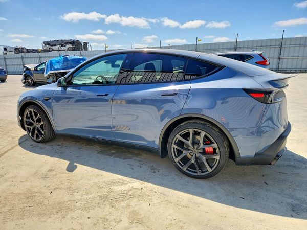 2026 TESLA MODEL Y
