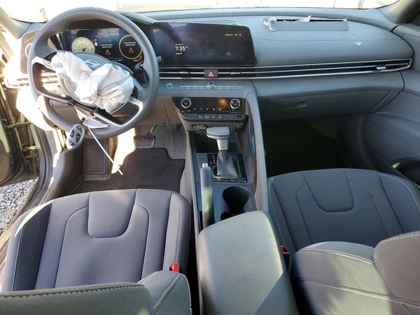 2024 HYUNDAI ELANTRA