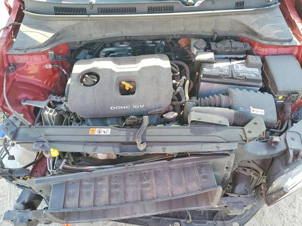 2020 HYUNDAI KONA SE — Engine bay