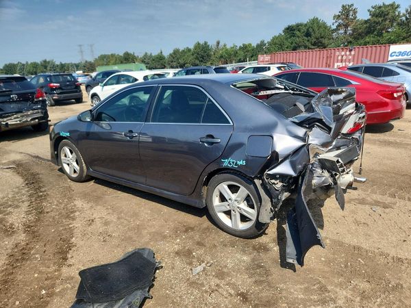 2014 TOYOTA CAMRY