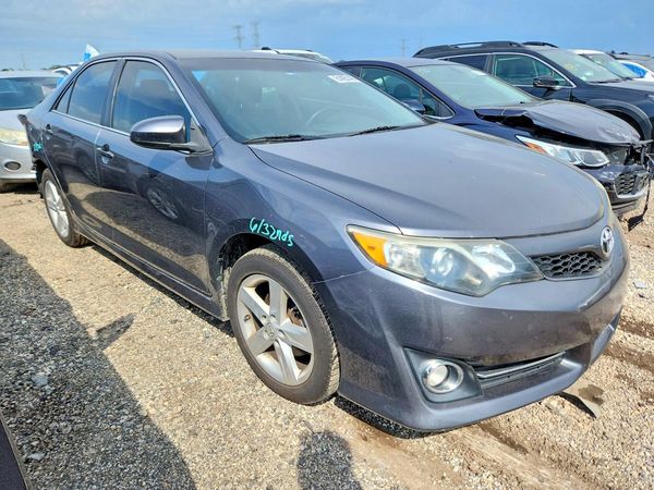 2014 TOYOTA CAMRY