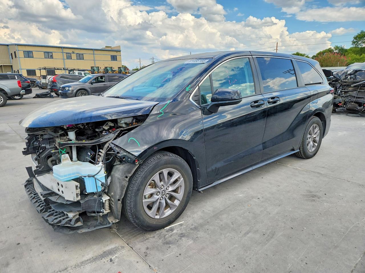 2022 TOYOTA SIENNA LE