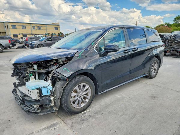 2022 TOYOTA SIENNA LE