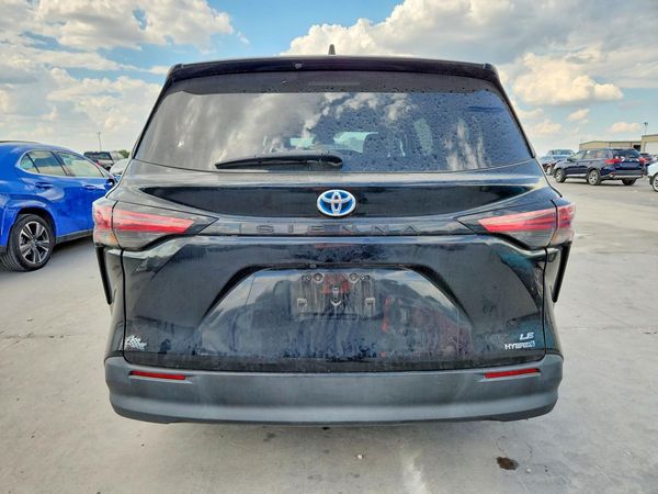 2022 TOYOTA SIENNA LE