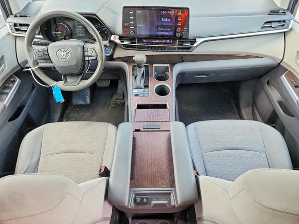 2022 TOYOTA SIENNA LE