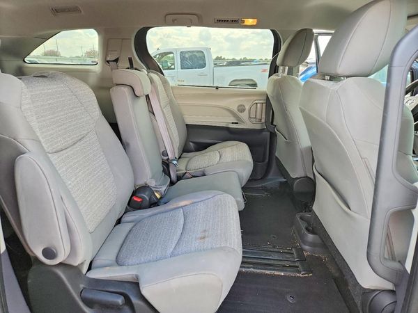 2022 TOYOTA SIENNA LE