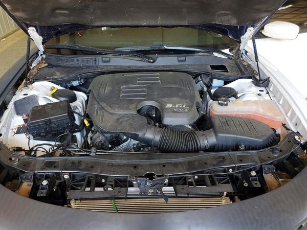 2022 DODGE CHARGER SXT — Engine bay