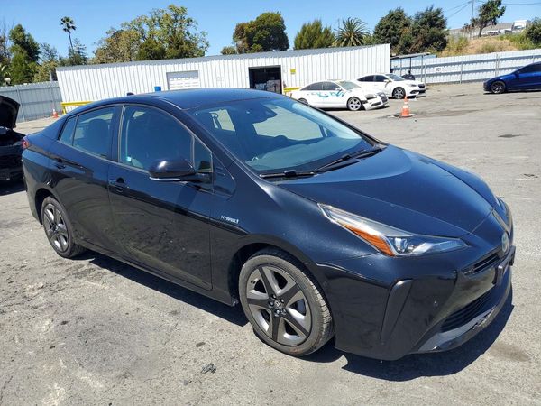 2019 TOYOTA PRIUS L/LE/XLE/LTD. — Passenger 3/4