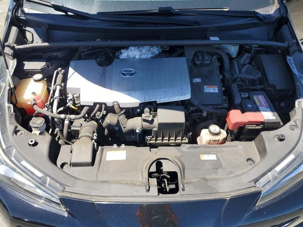 2019 TOYOTA PRIUS L/LE/XLE/LTD. — Engine bay