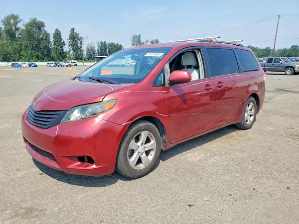 2012 TOYOTA SIENNA