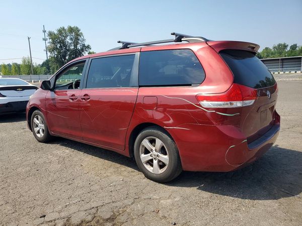 2012 TOYOTA SIENNA