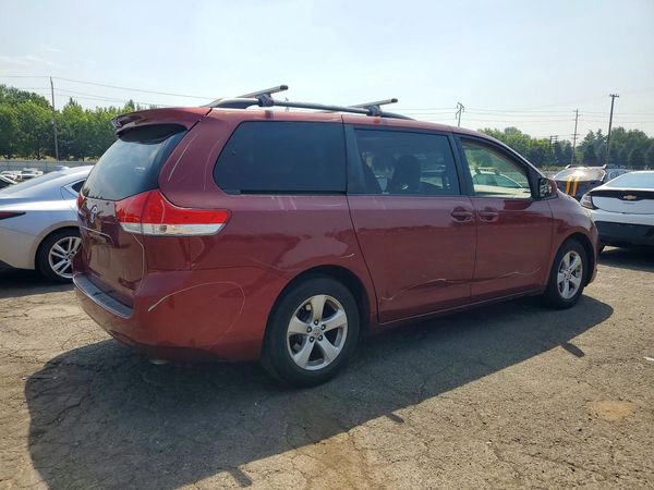 2012 TOYOTA SIENNA