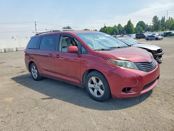 2012 TOYOTA SIENNA