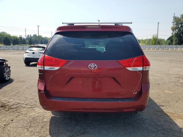 2012 TOYOTA SIENNA