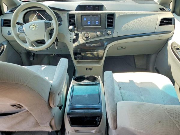 2012 TOYOTA SIENNA