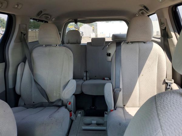 2012 TOYOTA SIENNA