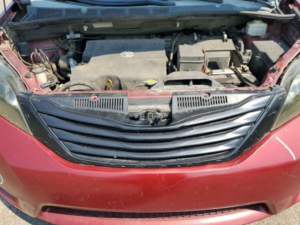 2012 TOYOTA SIENNA