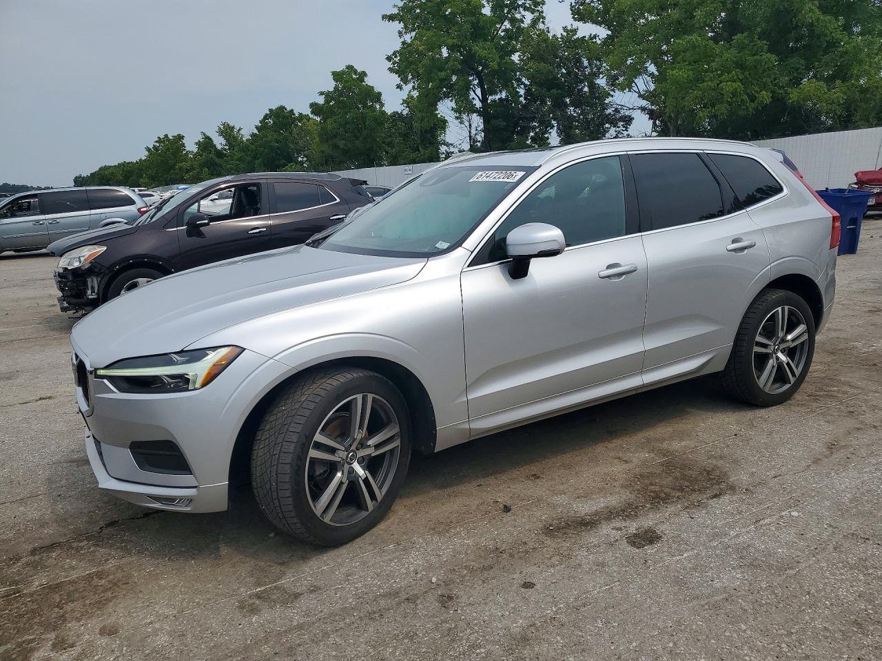 2021 VOLVO XC60 Momentum