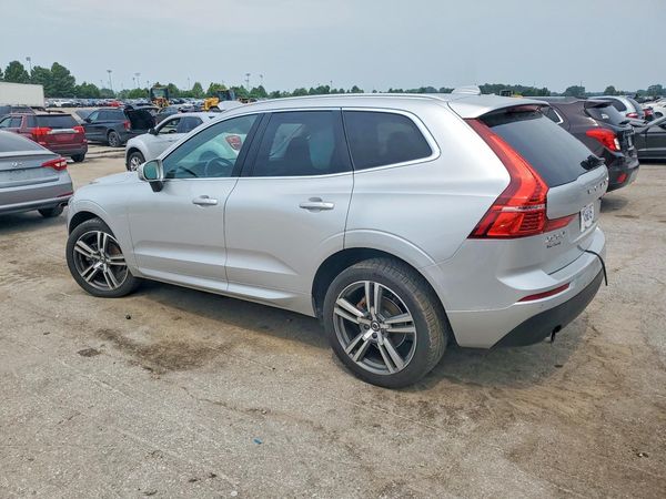 2021 VOLVO XC60 Momentum