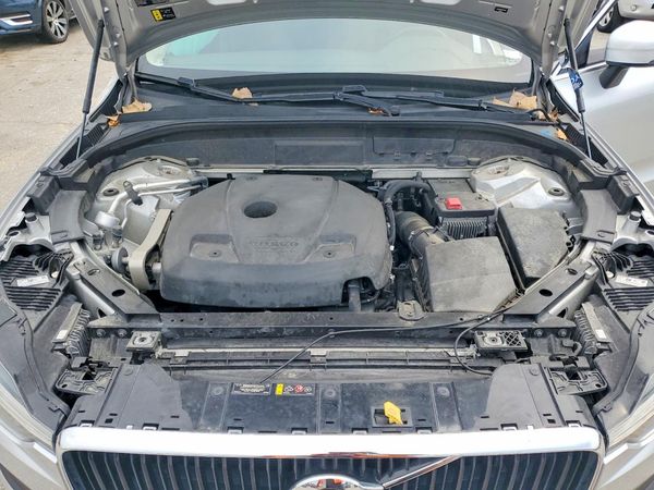 2021 VOLVO XC60 Momentum