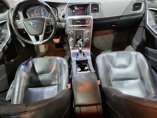 2016 VOLVO S60