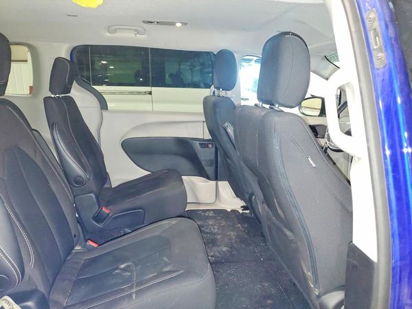 2021 CHRYSLER VOYAGER LX