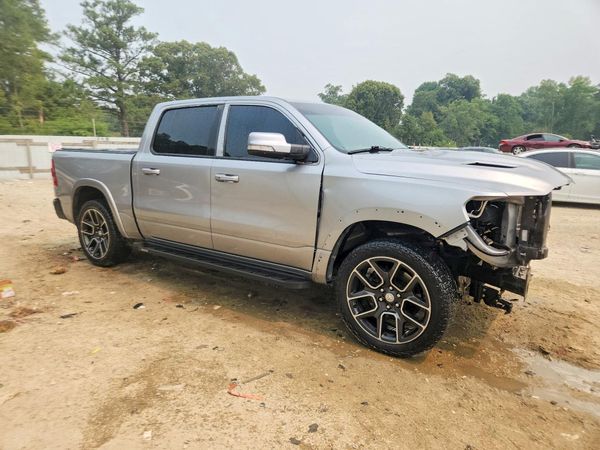 2019 RAM 1500 LARAMIE CREW CAB 4X4