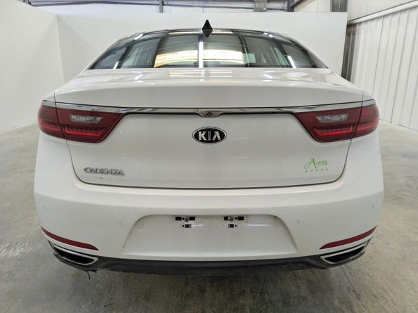 2017 KIA CADENZA
