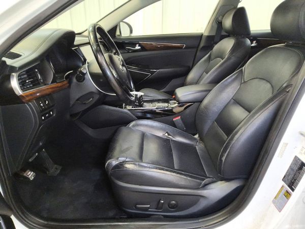 2017 KIA CADENZA