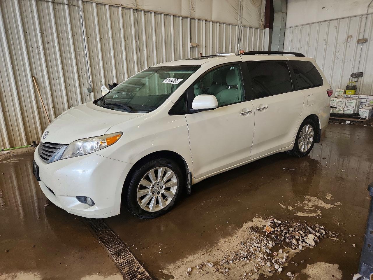 2015 TOYOTA SIENNA